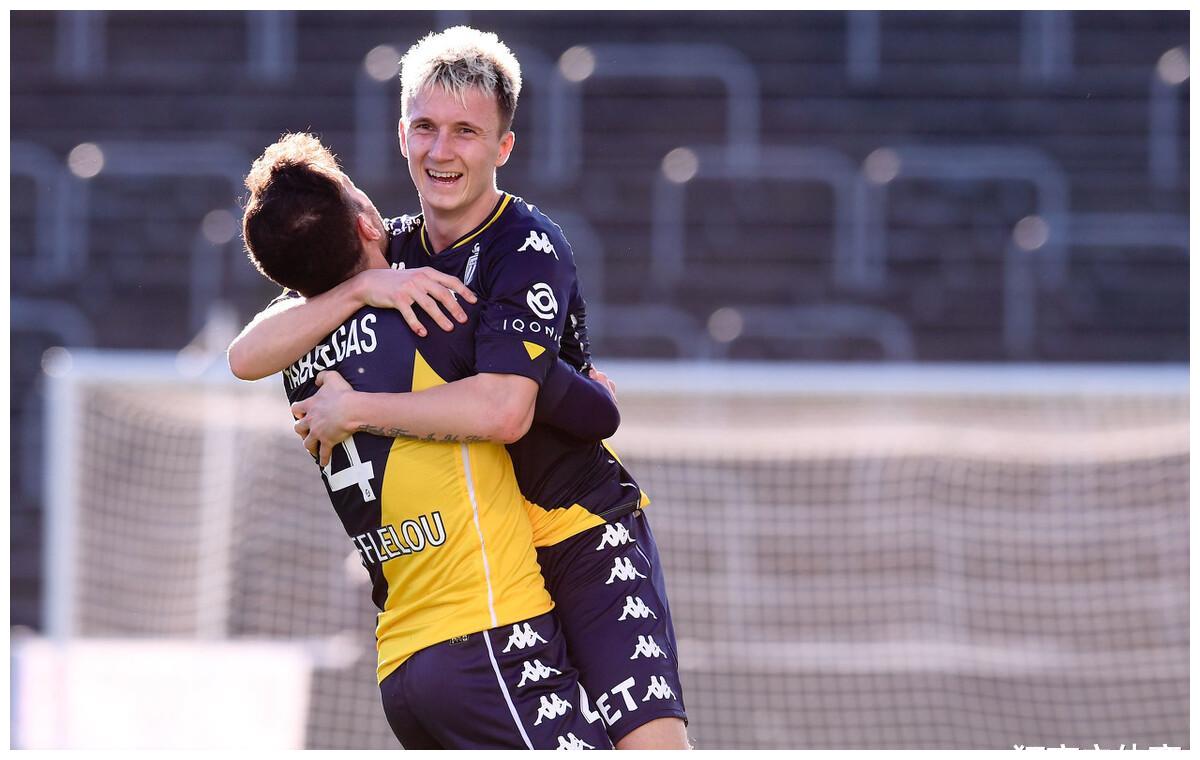 Kaiyun体育App下载关于集结日上海海港豪取连胜摩纳哥窗口期状态回暖，门兴格拉德巴赫遗憾出局备战国王杯瞬间刷屏的信息